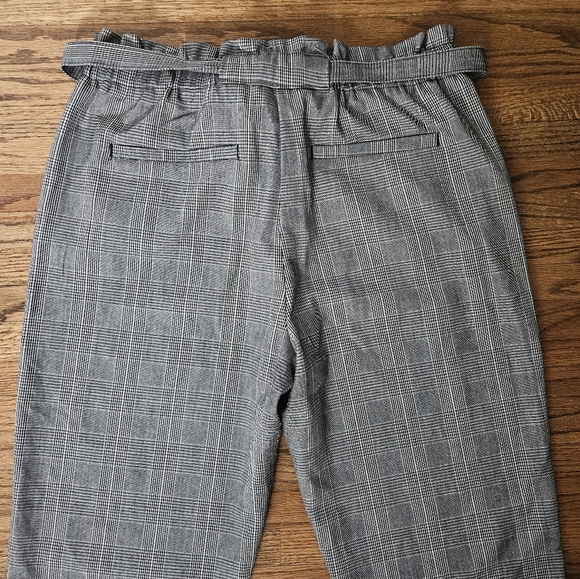 Reitmans paper pants - Picture 3 of 5